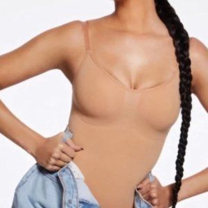 SKIMS( Clay)  Seamless Sculpting Bodysuit Brief  with Snaps